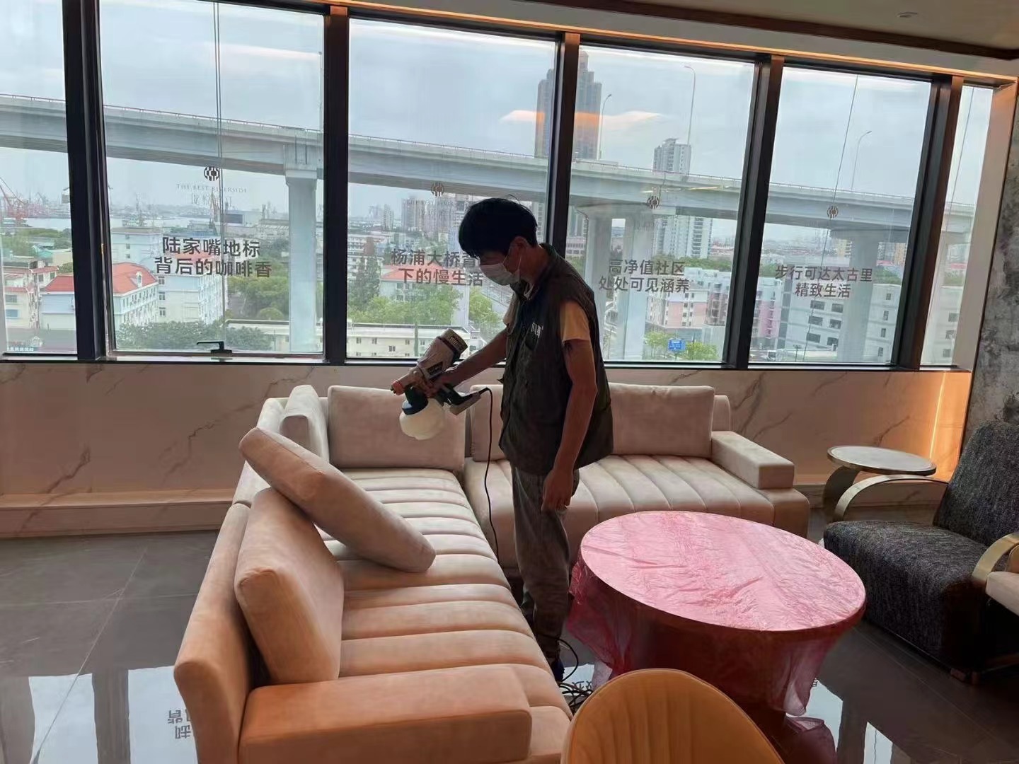 窗簾含有甲醛嘛？窗簾異味重是什么原因引起的
